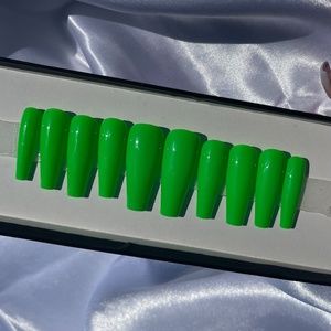 Green Press On Nails
